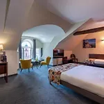 Val-vignes Colmar Haut-koenigsbourg, The Originals Relais Hotel Saint-Hippolyte (Haut-Rhin)