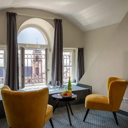 Otel Val-vignes Colmar Haut-koenigsbourg, The Originals Relais Saint-Hippolyte (Haut-Rhin)